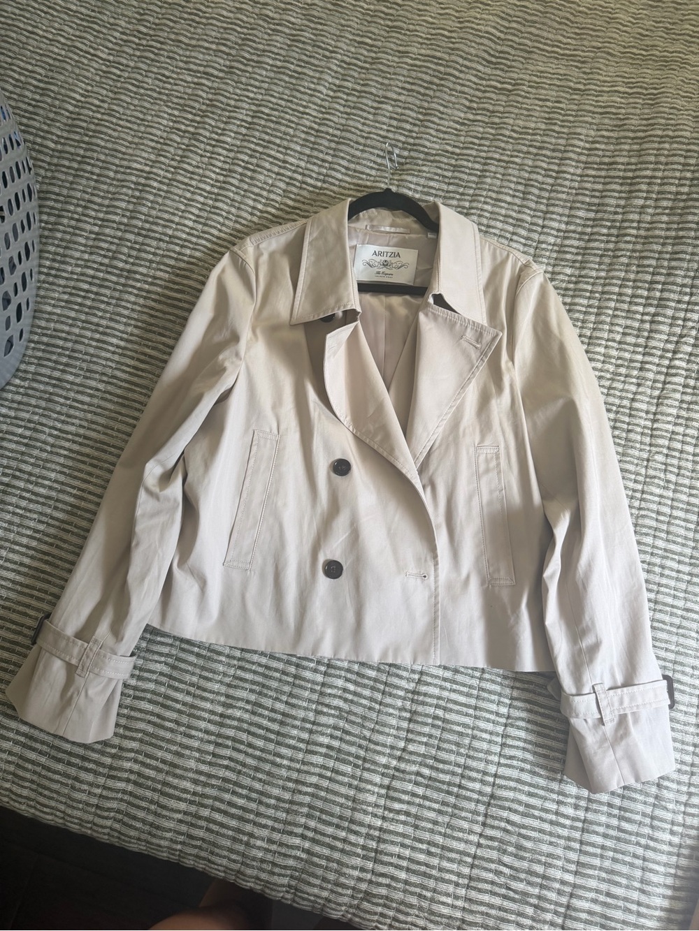 Aritzia Esquire Cropped Trench NWOT in Marcona Beige